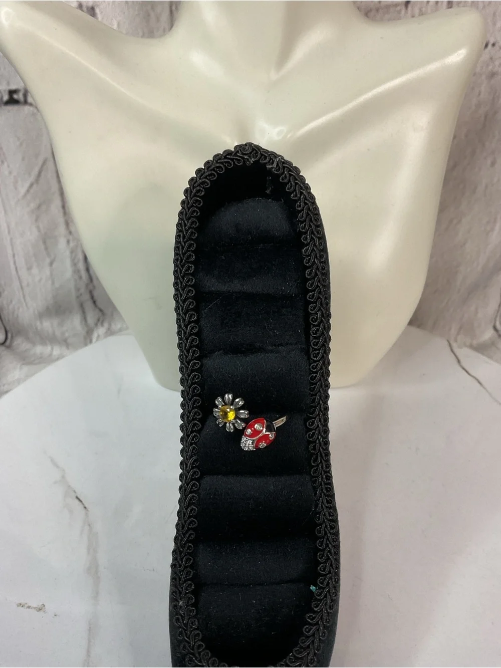 🌟🌟 S925 Sterling Silver Open Ring with Red Enamel Ladybug and Yellow Daisy